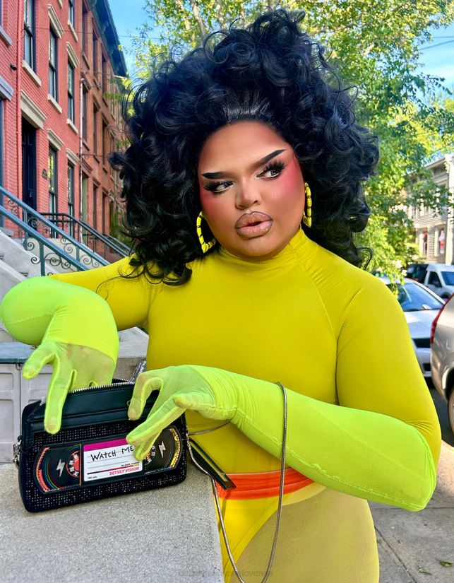 kič bodi prijazen previjanje vhs crossbody ČrnaBetsey Johnson ženske dodatki 664J2T223